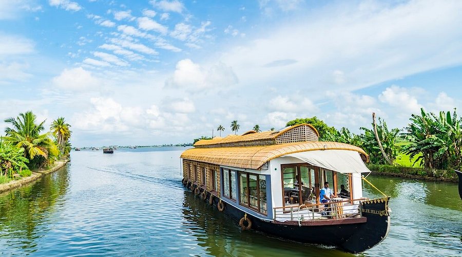 Kerala Backwaters & Hill Stations